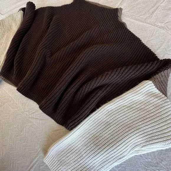 Pretty Little Things Brown/Tan Cropped Oversized Sweater Mock Neck Women's US 2 - Picture 3 of 10